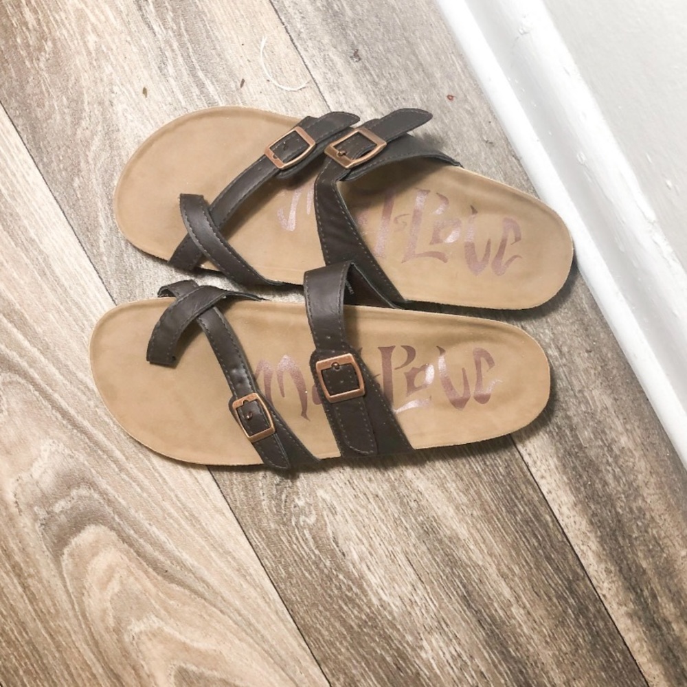 Sandals - Picture 2 of 2